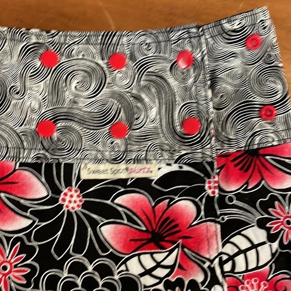 Sweet Spot Adjustable Skirt - Picture 2 of 9